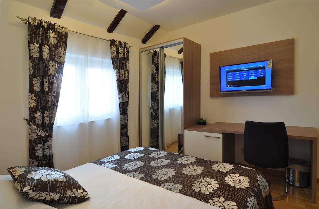 Deluxe Apartments&Rooms Sarella Spalato Esterno foto